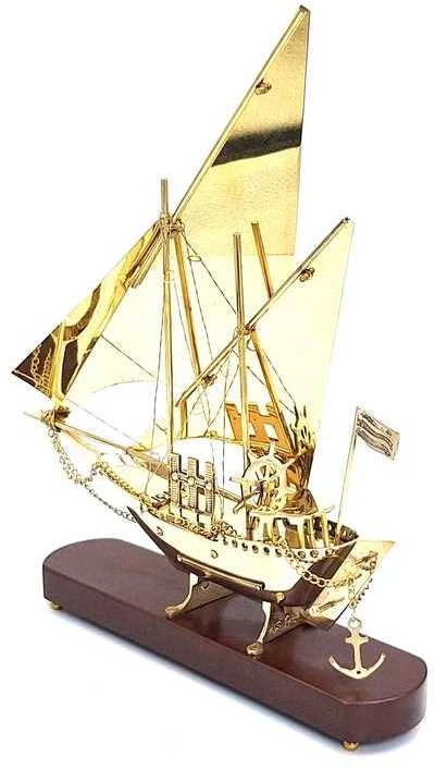 Mirtop Žalvarinis laivo modelis ant medinio pagrindo, 43 cm – jūrinė dekoracija