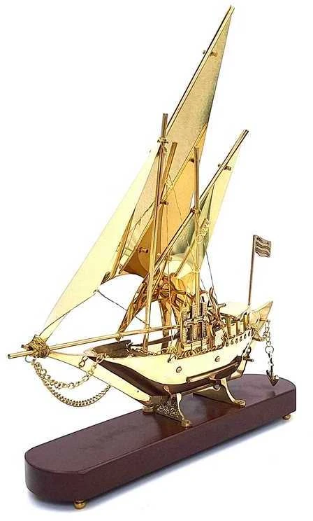Mirtop Žalvarinis laivo modelis ant medinio pagrindo, 43 cm – jūrinė dekoracija