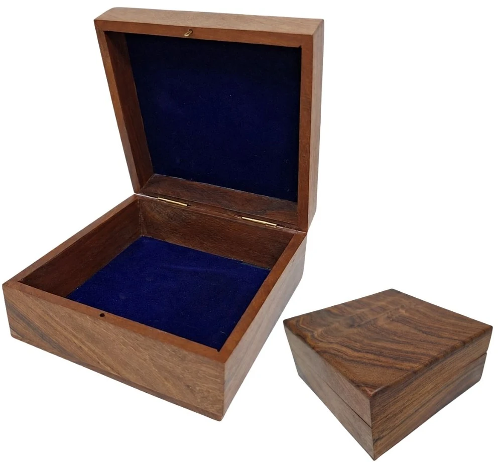 Mirtop Elegantiška medinė dovanų dėžutė su tamsiai mėlynu įdėklu, 14 x 14 x 6,5 cm
