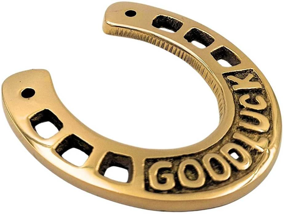Mirtop Žalvarinė pasaga 7 cm „Good Luck“ – laimės talismanas namams