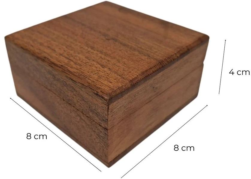 Mirtop Maža medinė dovanų dėžutė su tamsiai mėlynu įdėklu, 8 x 8 x 4 cm