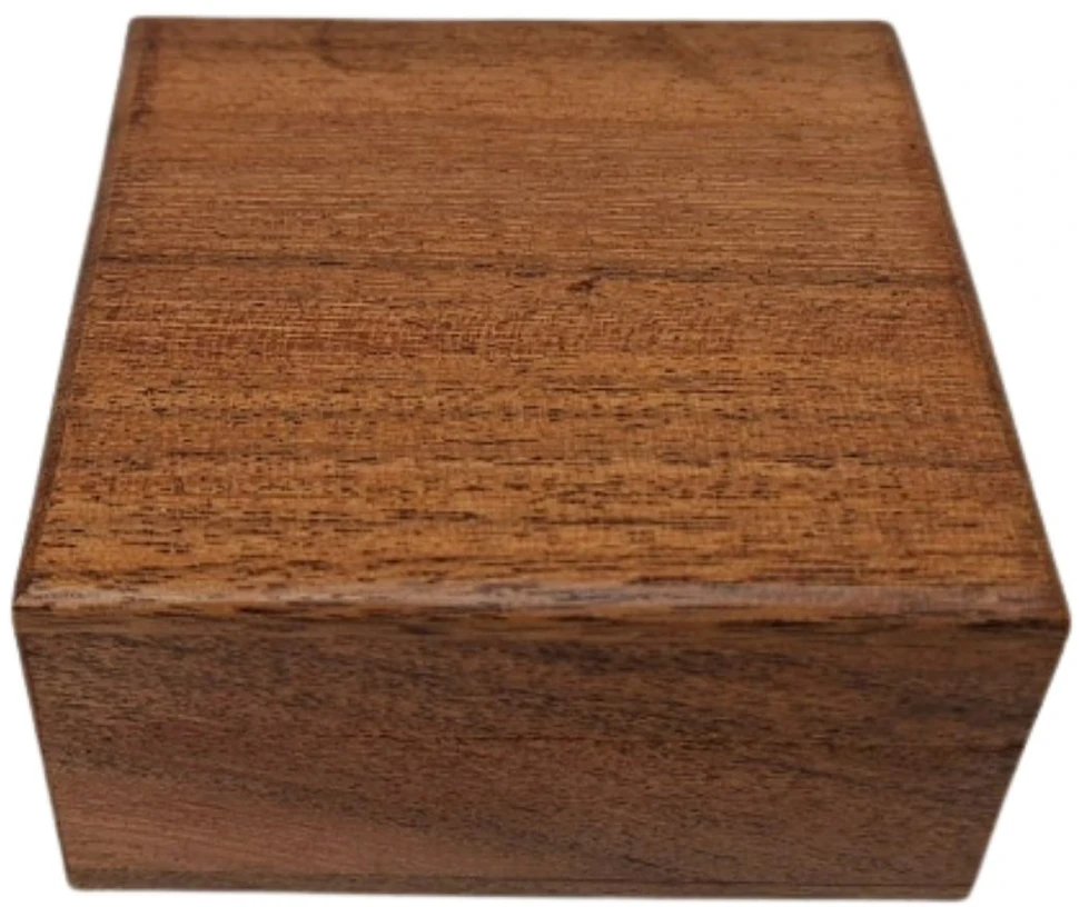 Mirtop Maža medinė dovanų dėžutė su tamsiai mėlynu įdėklu, 8 x 8 x 4 cm