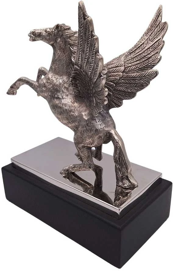 Mirtop Pegasas – sidabrinė aliuminio figūrėlė ant plieno ir medžio pagrindo