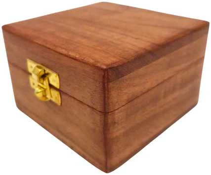 Mirtop Medinė dėžutė papuošalams 6×6×4 cm – su pamušalu, graviruojama