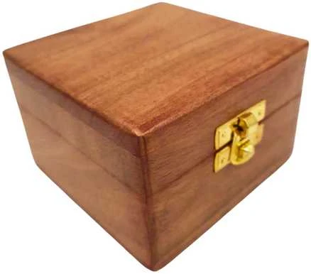 Mirtop Medinė dėžutė papuošalams 6×6×4 cm – su pamušalu, graviruojama