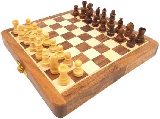 Mirtop Sulankstomas medinis magnetinis šachmatų rinkinys 17×17 cm kelionėms