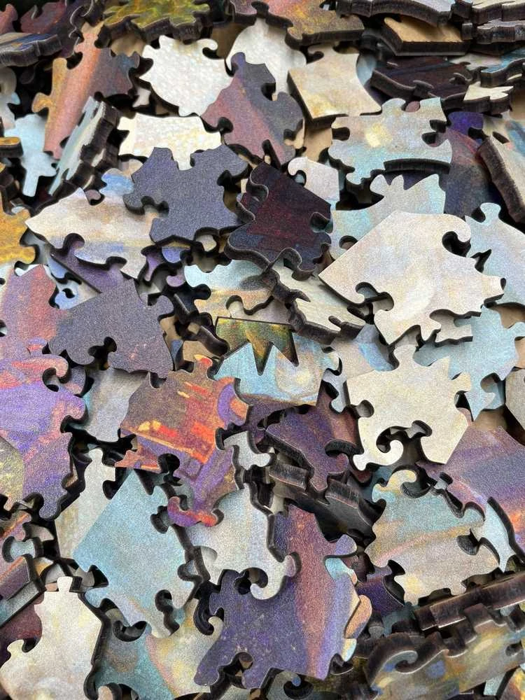 Fantasy Puzzles M.K. Čiurlionis Pilies pasaka – medinė dėlionė XL, 700 detalių, suaugusiems