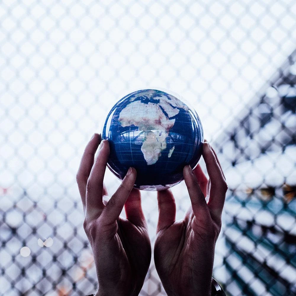 Mova Globes Gaublys MOVA 12 cm, palydovinis Žemės vaizdas su auksiniu žemėlapiu
