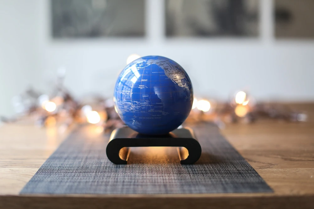 Mova Globes Savaime besisukantis gaublys MOVA 12 cm, mėlynas su sidabriniais žemynais