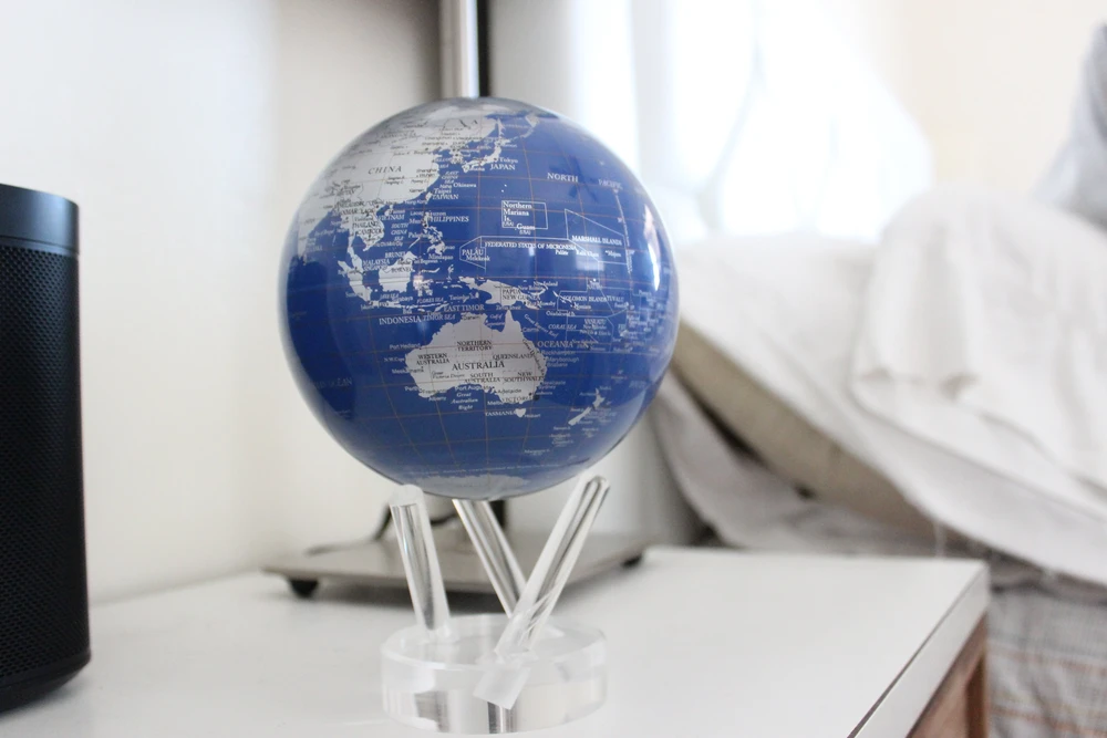 Mova Globes Savaime besisukantis gaublys MOVA 12 cm, mėlynas su sidabriniais žemynais