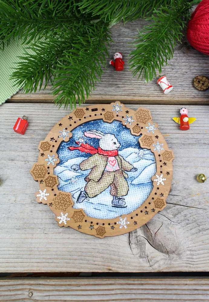 MP Studia Kryželių rinkinys ant medinio pagrindo „Ant upės ledo“ 11×12 cm