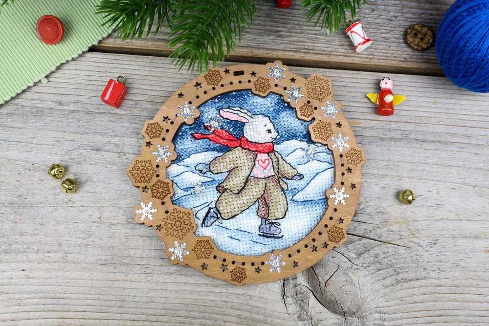 MP Studia Kryželių rinkinys ant medinio pagrindo „Ant upės ledo“ 11×12 cm