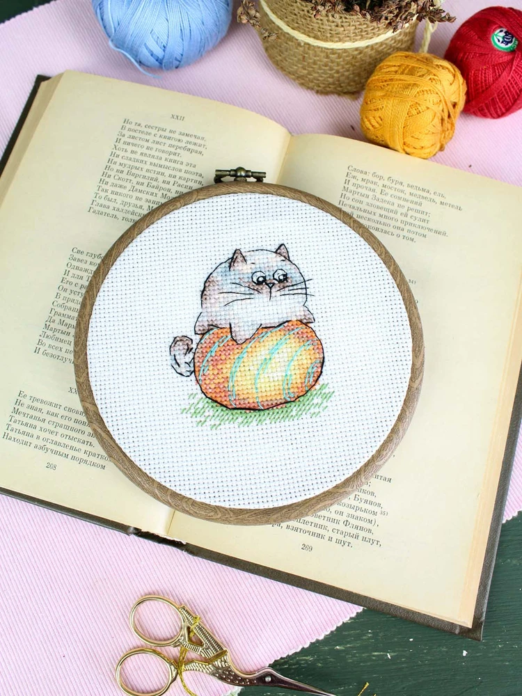 MP Studia Kryželiu siuvinėjimo rinkinys „Katinėlis su kamuoliu“, 7x6 cm
