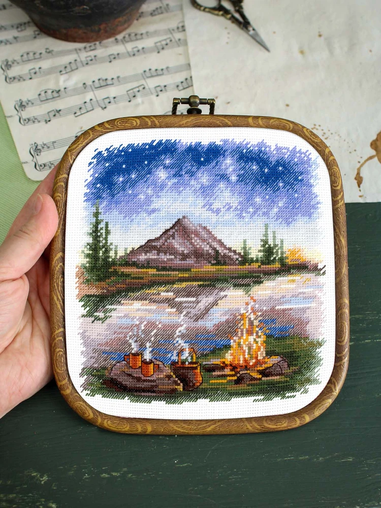 MP Studia Kryželių siuvinėjimo rinkinys „Po žvaigždėtu dangumi“ 16x16 cm