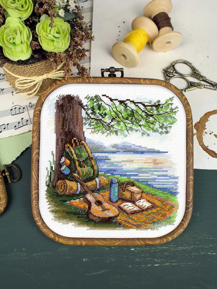 MP Studia Kryželiu siuvinėjimo rinkinys „Turistų stotelė“ 16x16 cm, 26 spalvos