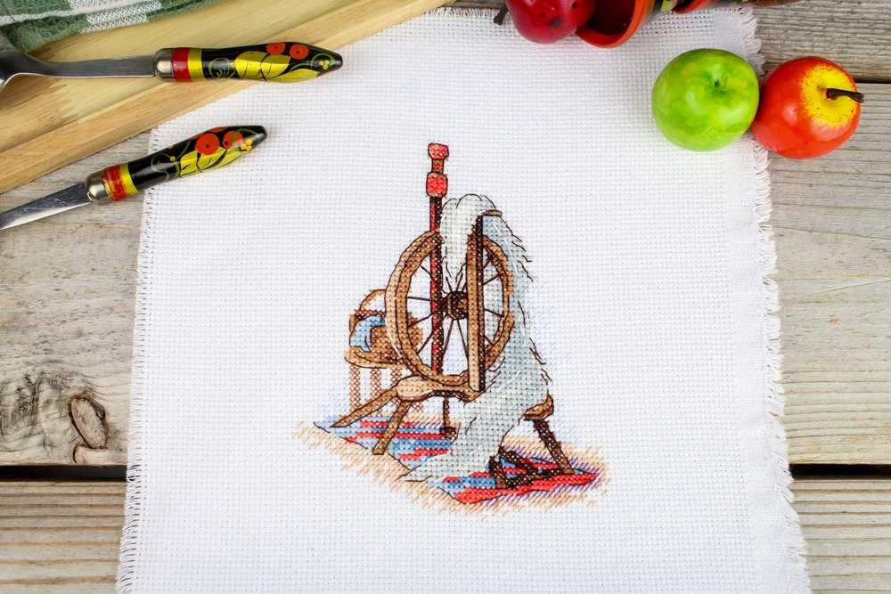 MP Studia Kryželių siuvinėjimo rinkinys „Verpimo ratelis“ 13×11 cm – pradedantiesiems