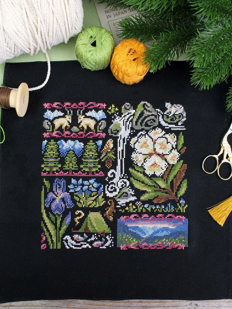 MP Studia Kryželiu siuvinėjimo rinkinys „Prieblanda kalnuose“ 19x19 cm, 16 ct juoda kanva