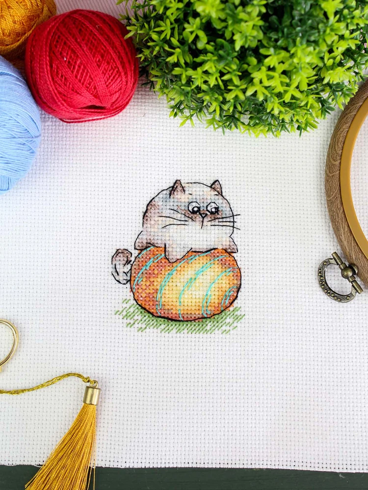 MP Studia Kryželiu siuvinėjimo rinkinys „Katinėlis su kamuoliu“, 7x6 cm