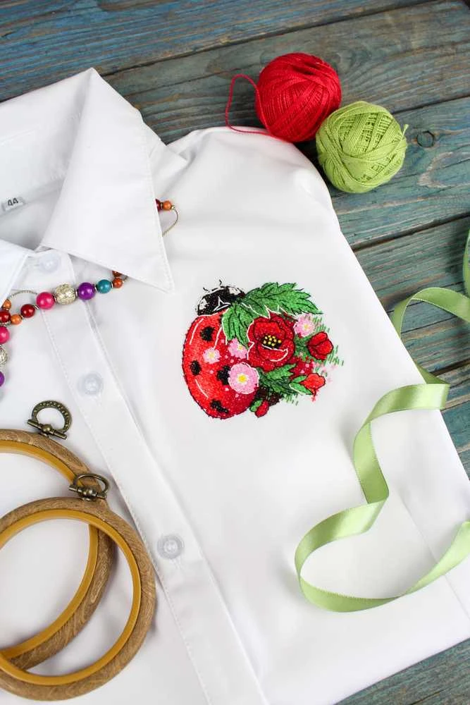 MP Studia Beldizart Vandenyje tirpus drobės kryželiu rinkinys "Gėlė-ladybug" 9x9 cm SV-1033