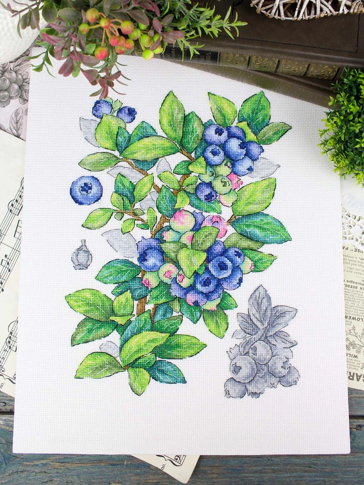 MP Studia Mėlynių kryželių siuvinėjimo rinkinys, 28x20 cm, 31 spalva