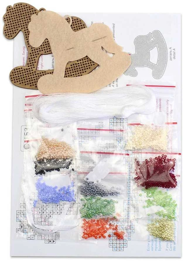 MP Studia Mielas arkliukas – kryželių rinkinys ant medinio pagrindo 8x8 cm