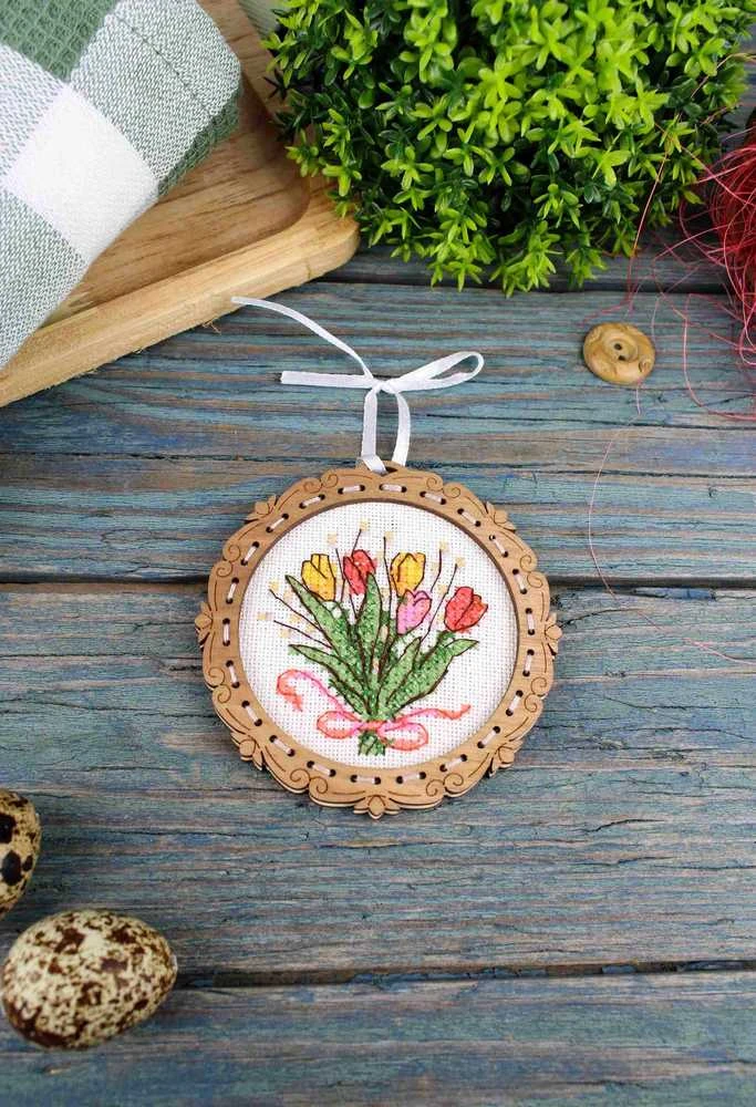 MP Studia Mini siuvinėjimo kryželiu rinkinys ant medžio: Tulpės, 8×8 cm – dovana