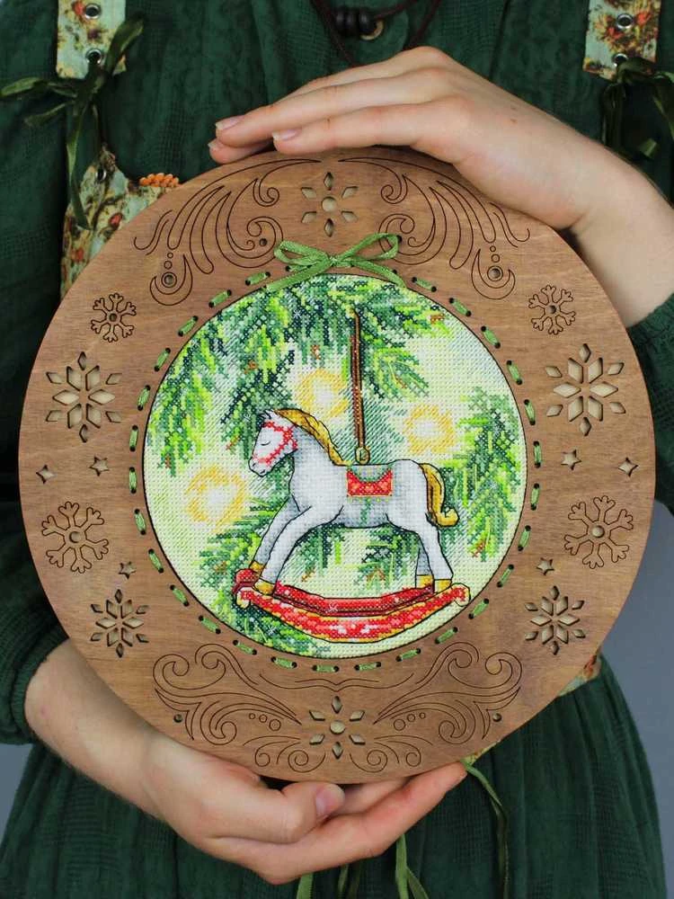MP Studia Siuvinėjimo kryželiu rinkinys „Naujųjų metų žirgas“ 16×16 cm