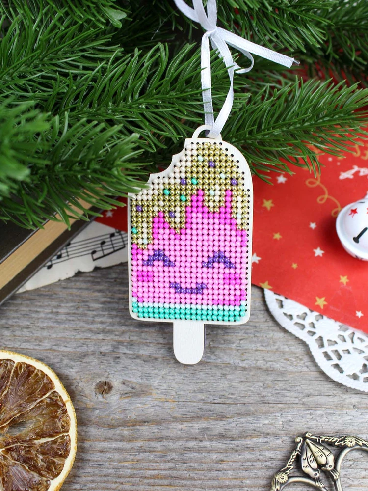 MP Studia Siuvinėjimo kryželiu rinkinys ant medžio „Laimingi ledai“, 9x5 cm