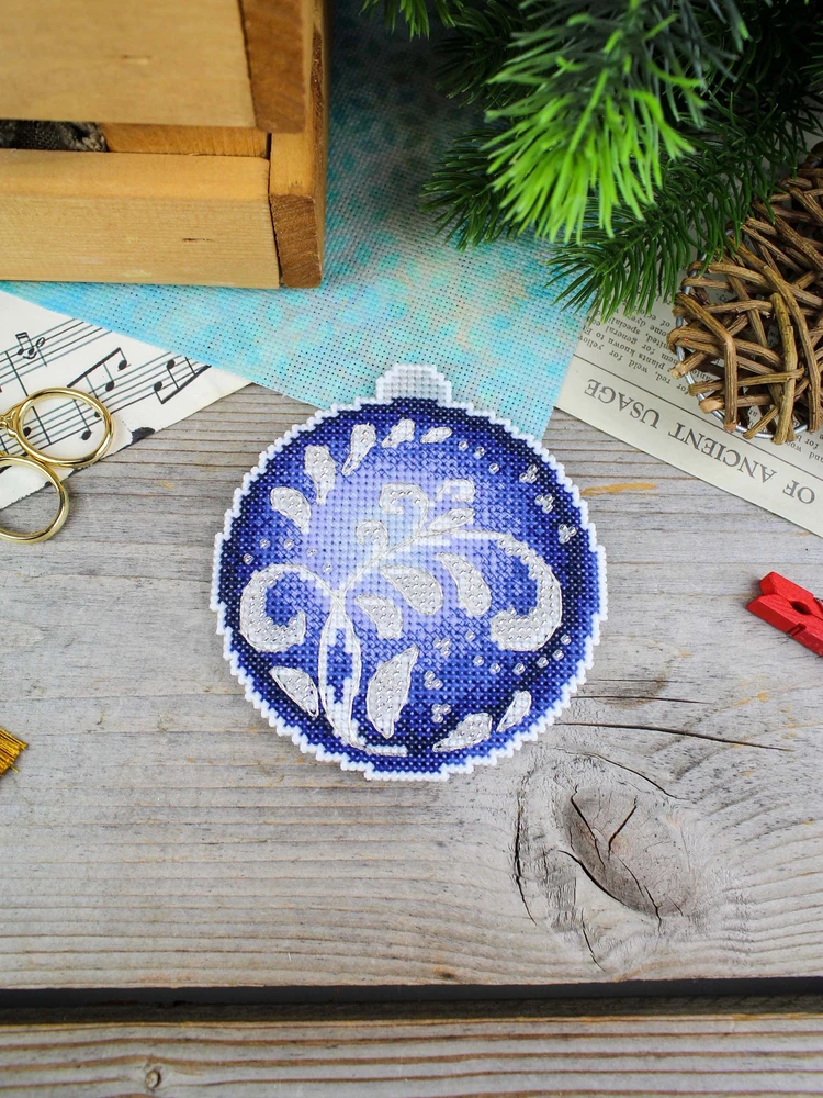 MP Studia Siuvinėjimo kryželiu rinkinys kalėdiniam žaisliukui „Safyro spindesys“ 10x9 cm