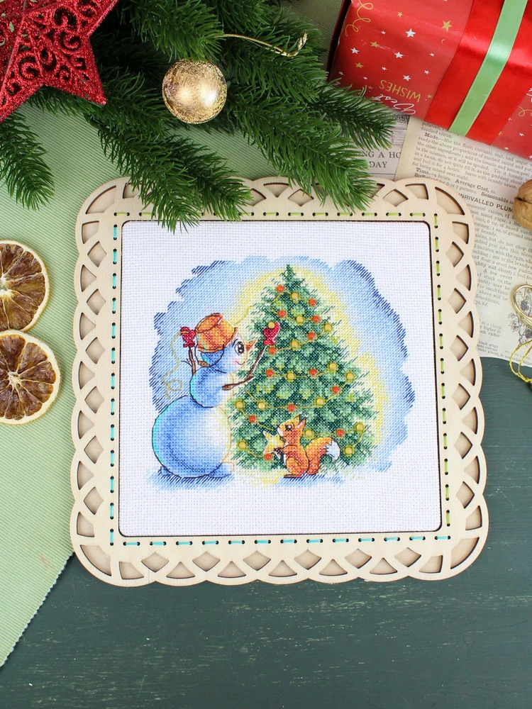 MP Studia Siuvinėjimo kryželiu rinkinys „Puošiant Kalėdų eglutę“ 17×15 cm