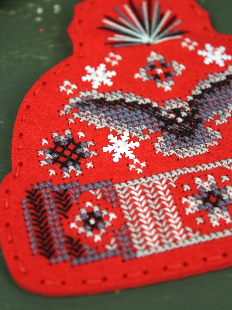 MP Studia Siuvinėjimo kryželiu rinkinys ant veltinio „Kepurė su pelėda“ 11 x 11 cm