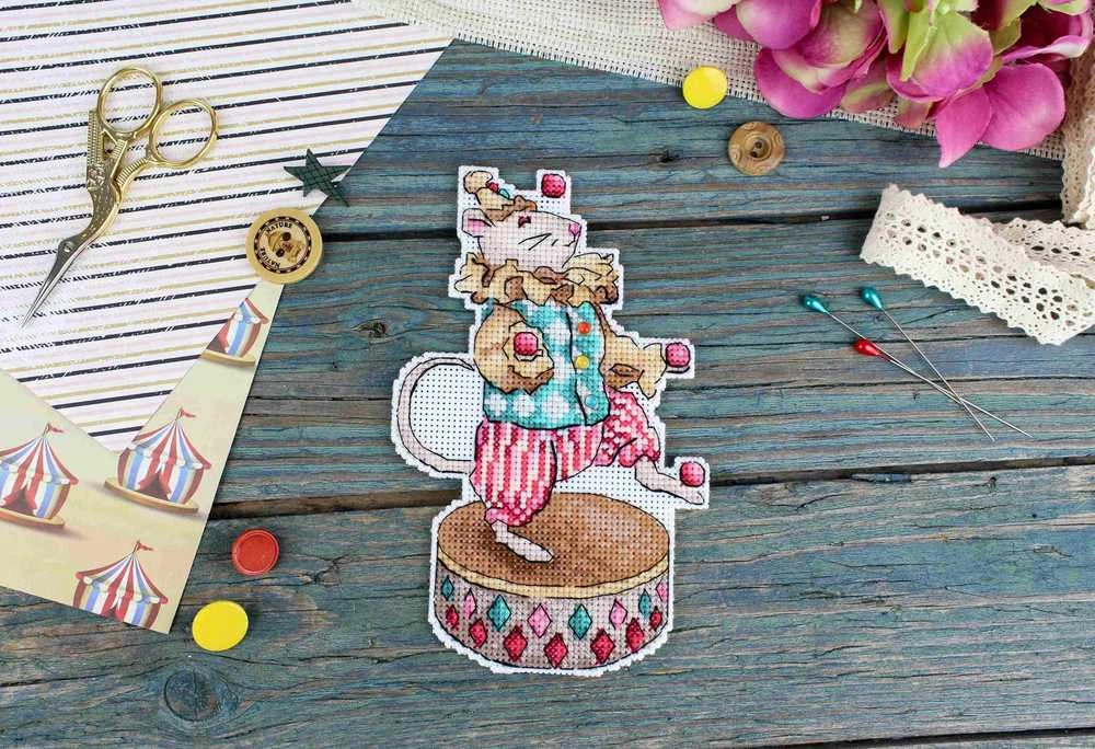 MP Studia Siuvinėjimo kryželiu rinkinys „Mažasis žonglierius“ 16×11 cm – dovana