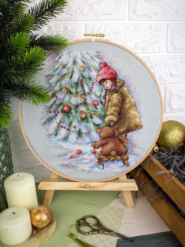 MP Studia Siuvinėjimo kryželiu rinkinys „Prie papuoštos eglutės“ 26×22 cm