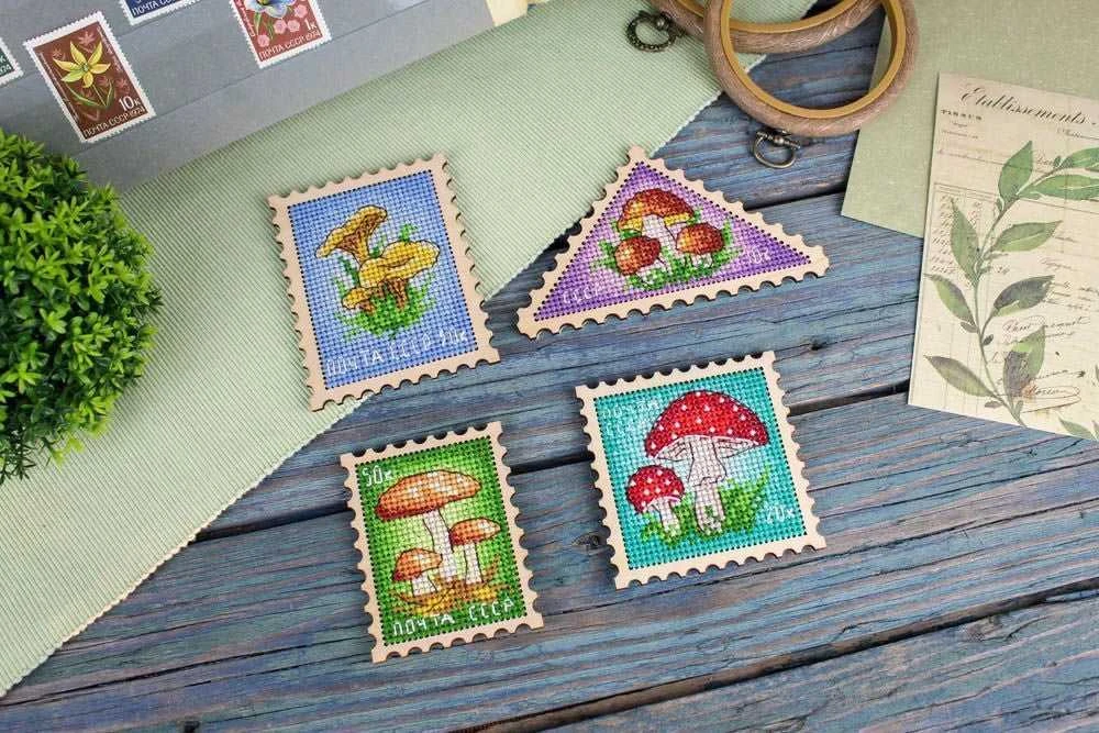 MP Studia Beldizart Kryželiu ant medinio pagrindo "USSR stamps. Magnets" SO-115