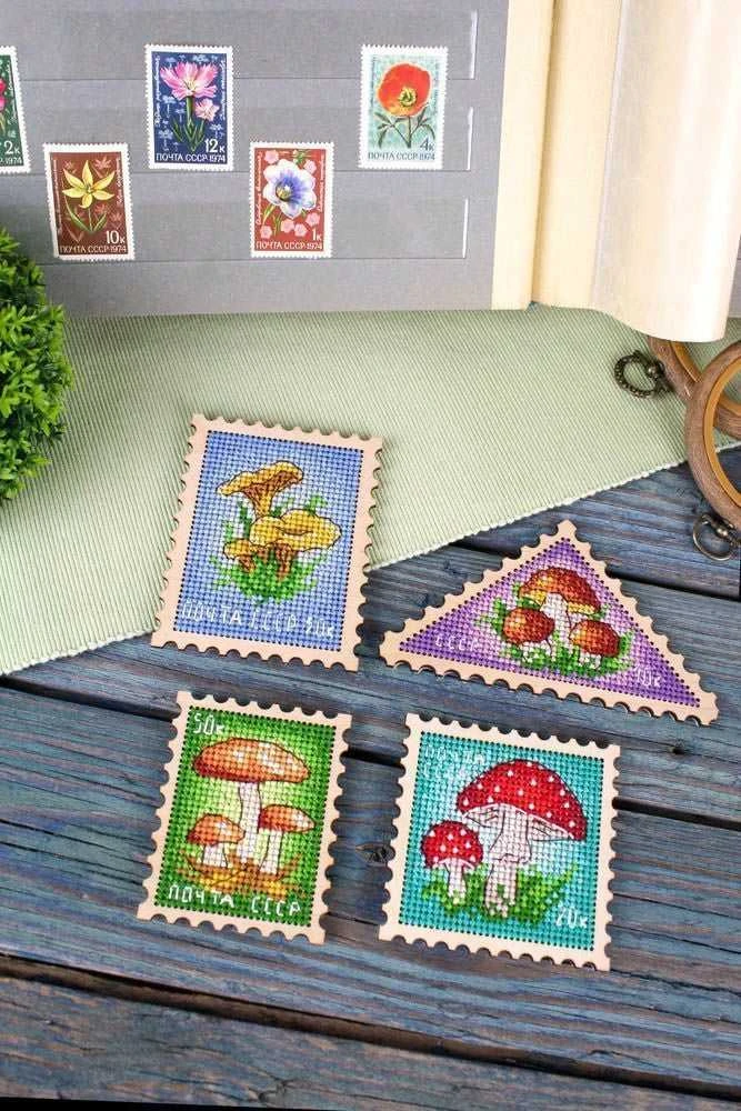 MP Studia Beldizart Kryželiu ant medinio pagrindo "USSR stamps. Magnets" SO-115