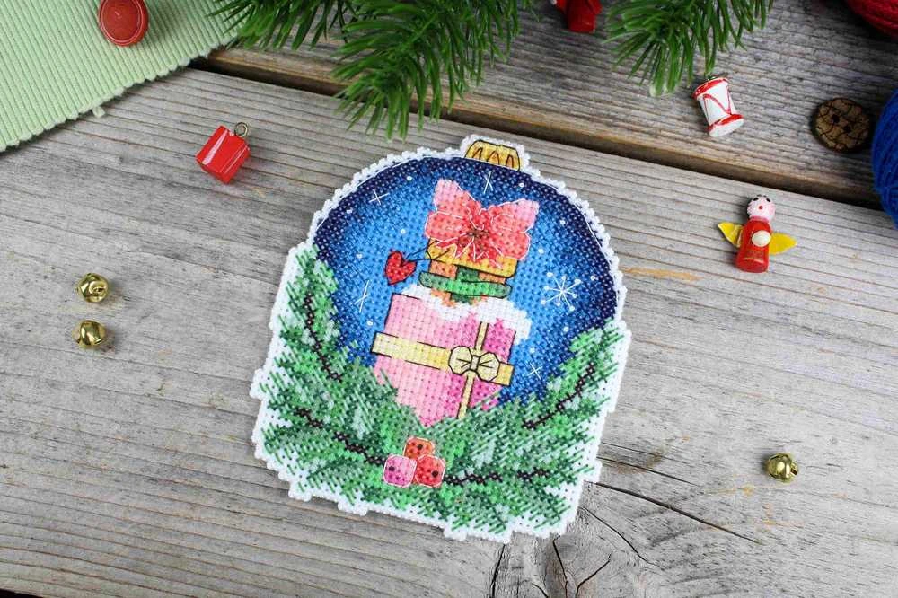 MP Studia Siuvinėjimo rinkinys kryželiu: kalėdinis burbulas su voverėle, 10×9 cm