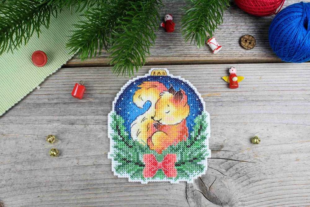 MP Studia Siuvinėjimo rinkinys kryželiu: kalėdinis burbulas su voverėle, 10×9 cm