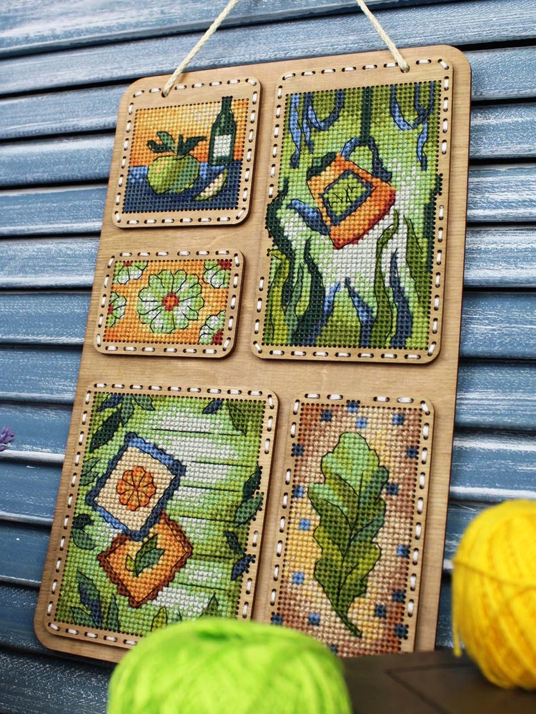 MP Studia Vasariškas koliažas – kryželiu siuvinėjimo rinkinys ant medžio 26×17 cm