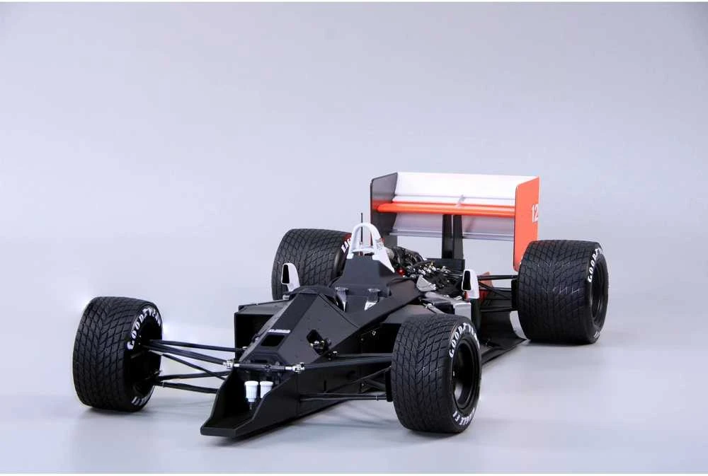 Nunu Beemax Beemax McLaren MP4/4 1988 1/12 plastikinis surenkamas modelis