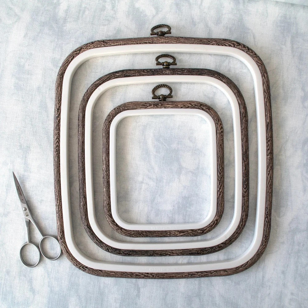 Nurge Flexi Hoop kvadratinis siuvinėjimo lankelis 23x25 cm, tamsiai rudas
