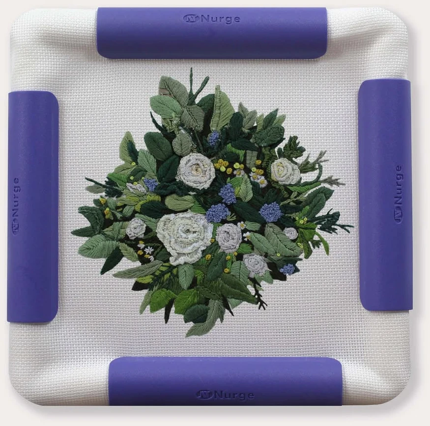 Nurge Plastikinis spaustukinis siuvinėjimo rėmelis 21x21 cm, alyvinis