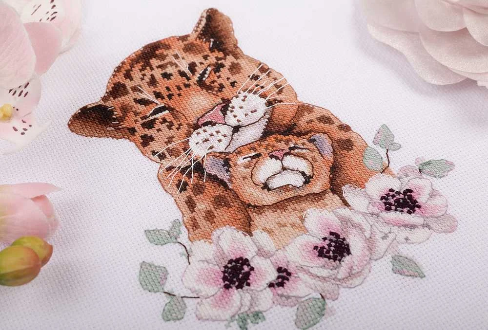 Panna Klart Kryželiu siuvinėjimo rinkinys „Leopardė su jaunikliu“ – gamtos mylėtojams