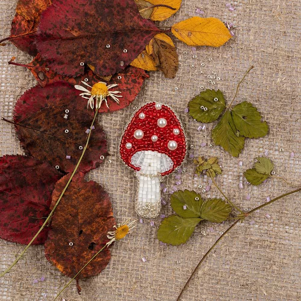 Panna Klart Siuvinėjimo kryželiu rinkinys segės „Musmirė“, 4×7 cm – žavinga dovana