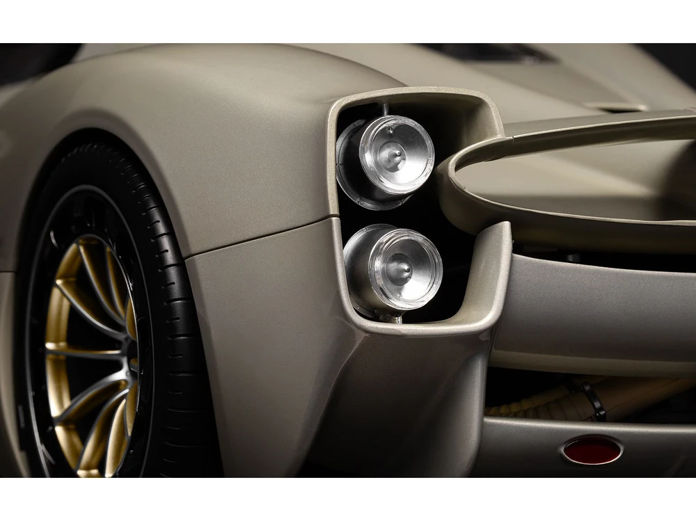 Pocher Pagani Utopia metalinis surenkamas automobilio modelis 1/8 HK120
