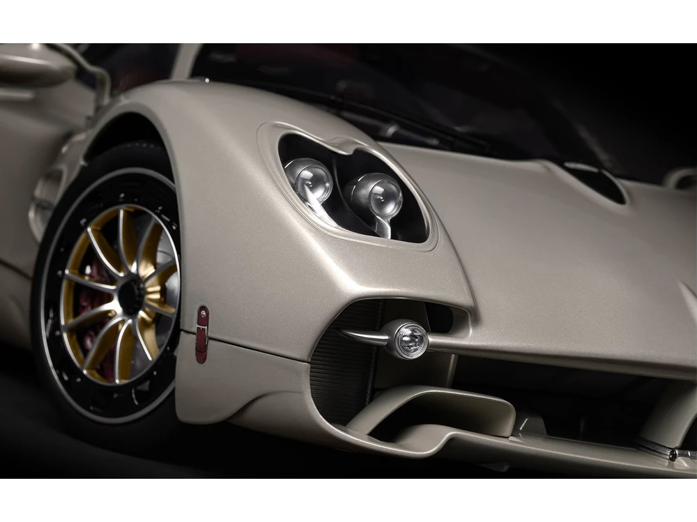 Pocher Pagani Utopia metalinis surenkamas automobilio modelis 1/8 HK120