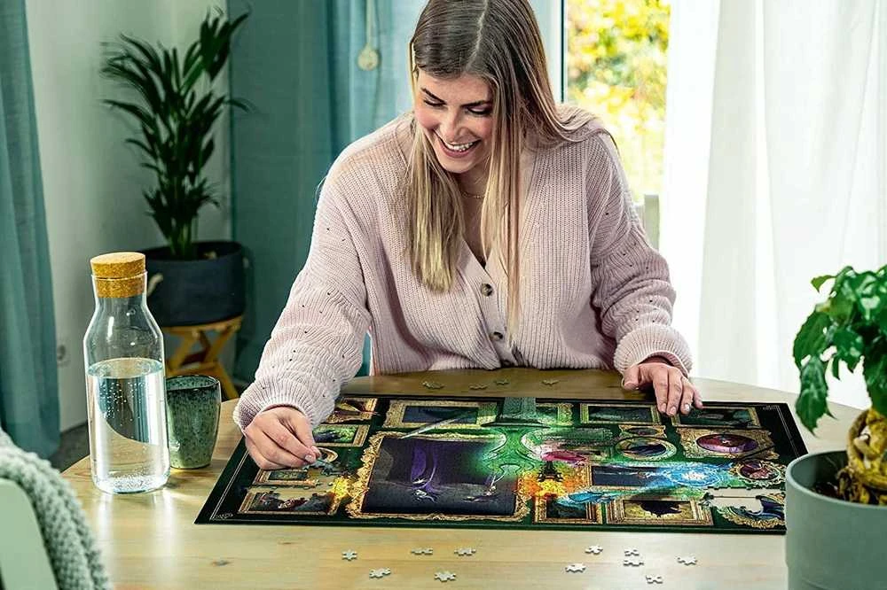 Ravensburger "Villainous" Dėlionė 1000 vnt. - Piktadarė: Maleficent