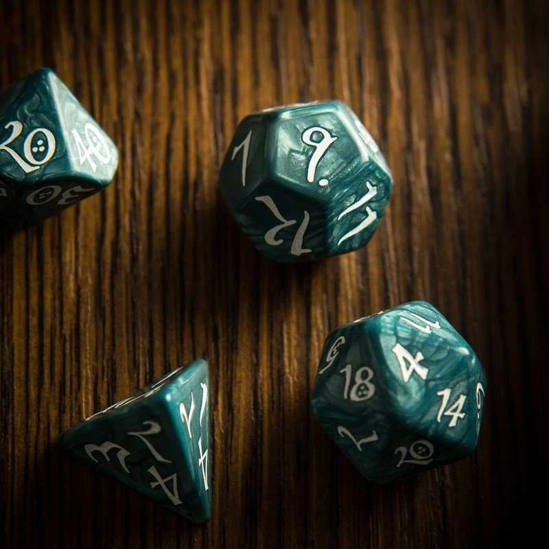 Dėlionė Q Workshop Classic RPG Kauliukų Rinkinys Audringos Ir Baltos Spalvos