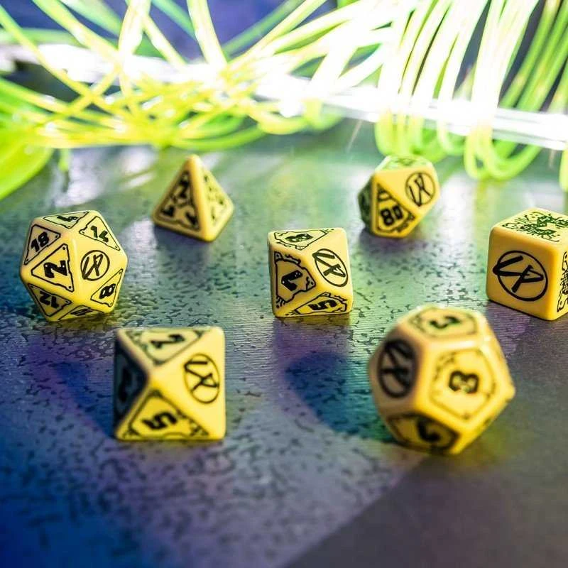 Q Workshop Cyberpunk Raudona RPG Danger Zone Kauliukų Rinkinys Geltonos Ir Juodos Sp