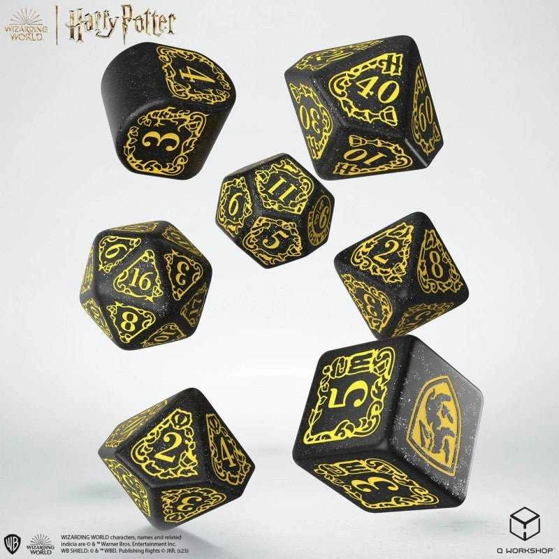 Q Workshop Harry Potter Hufflepuff Modern Dice Kauliukų Rinkinys (Juodos Sp.)