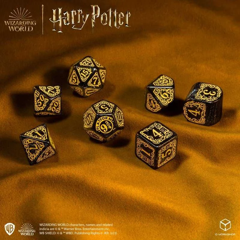 Q Workshop Harry Potter Hufflepuff Modern Dice Kauliukų Rinkinys (Juodos Sp.)